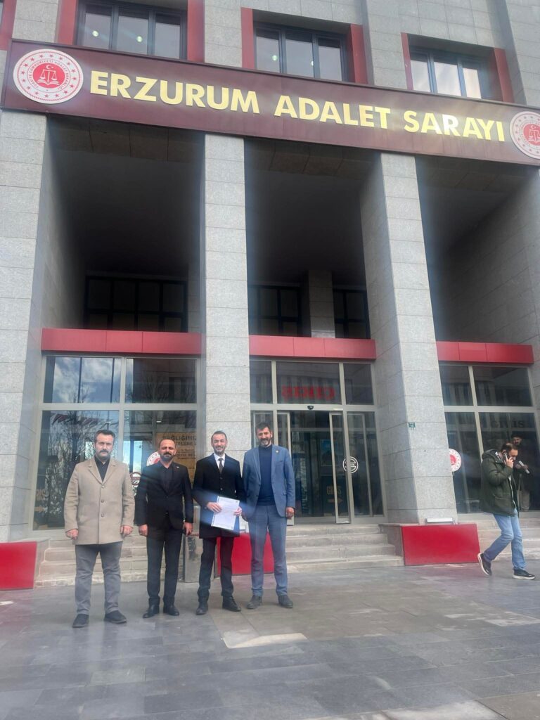 Büyük Birlik Partisi Erzurum İl Başkanı Ahmet Eşref Yılmaz, gerçekleştirilen kongrenin ardından yeniden il başkanlığı görevine seçilerek ikinci dönem için mazbatasını aldı.